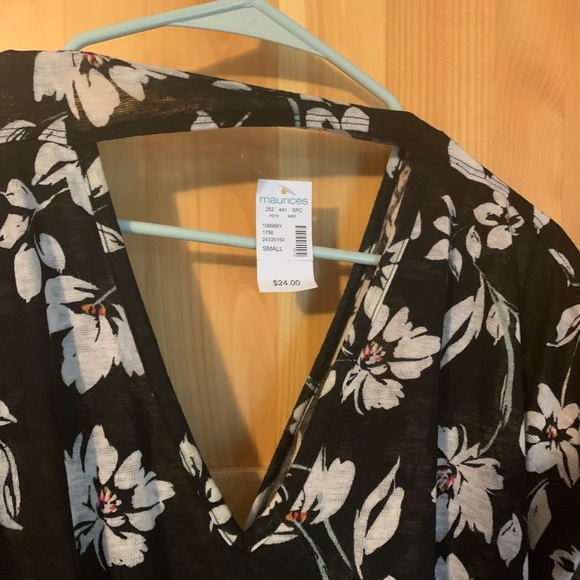 NEW! Maurices Top - Picture 7 of 9
